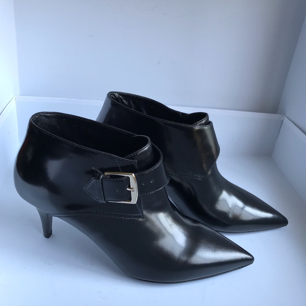 Authentic Burberry English Barcroft ankle Booties